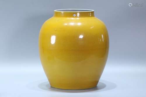 A Chinese Porcelain Yellow Glazed Jar