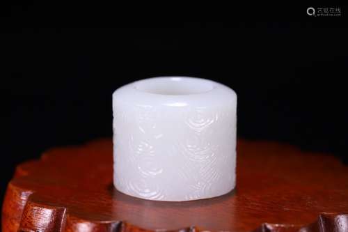 A Chinese Hetian Jade Dragon Carved Thumb Ring