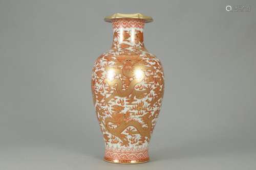 A Chinese Porcelain Alum Red Gold Dragon Painting Vase