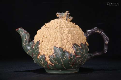 A Chinese Zisha Teapot