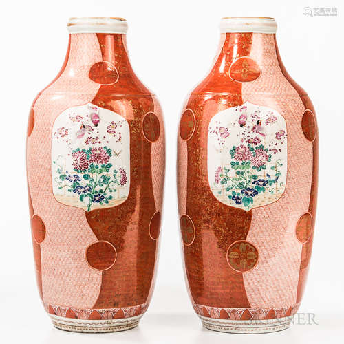 PairofLargeImariVases