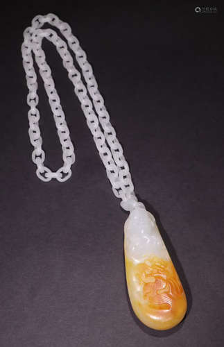 A HETIAN JADE NECKLACE WITH ARHAT PATTERN