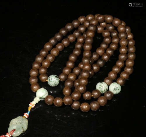 A CHENXIANG WOOD NECKLACE WITHE JADEITE