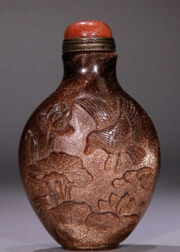 A GLASS CARVED AUSPICIOUS PATTERN SNUFF BOTTLE