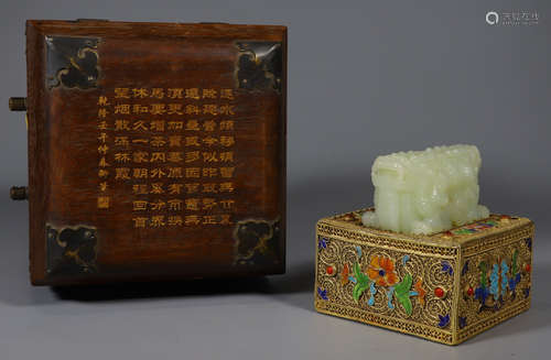 A HETIAN JADE&GILT SILVER SEAL WITH FLOWER PATTERN