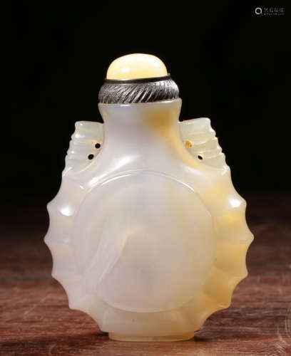 AN AGATE CARVED BAMBOO PATTERN SNUFF BOTTLE