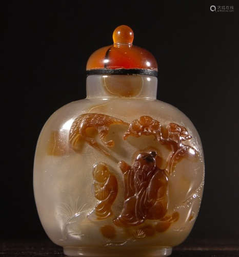 AN AGATE CARVED FIGURE PATTERN SNUFF BOTTLE