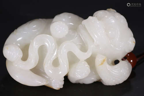 A HETIAN JADE CARVED LION SHAPE PENDANT