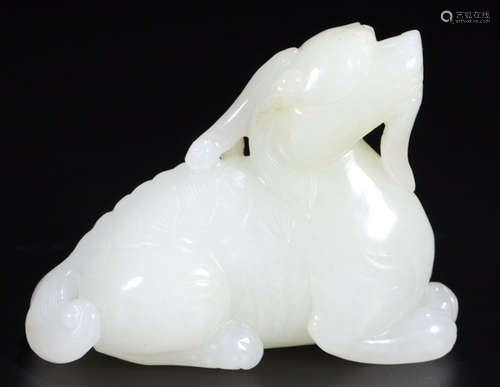 A HETIAN JADE CARVED BEAST SHAPE PENDANT