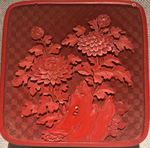 A RED LACQUER PHOENIX PATTERN BOX