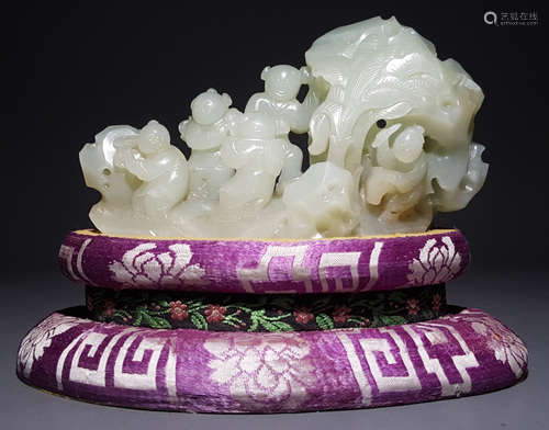 A HETIAN JADE PENDANT WITH CHILDREN SHAPE