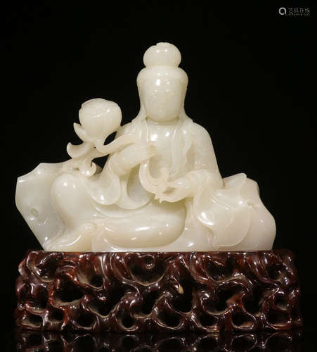 A HETIAN JADE CARVED GUANYIN BUDDHA STATUE