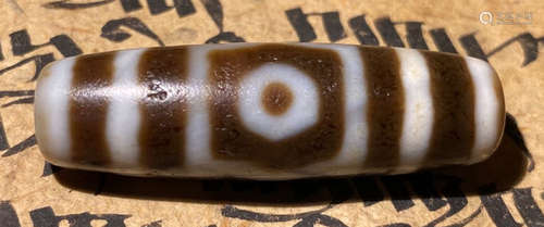 A TIBETAN DZI PENDANT