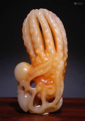 A HETIAN JADE PENDANT WITH CHAYOTE SHAPE