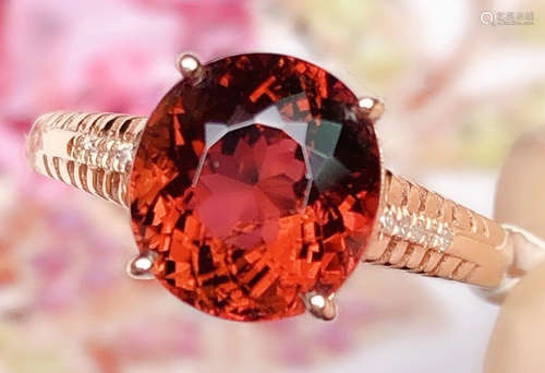 A 18K GOLD TOURMALINE DIAMOND RING