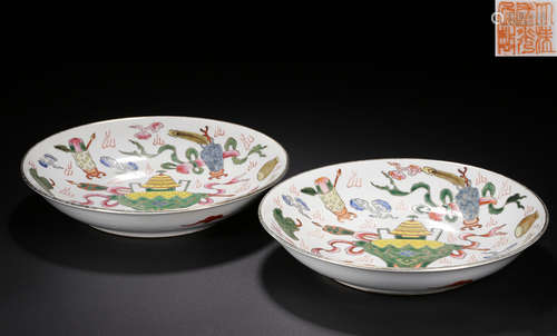 PAIR OF FAMILLE ROSE GLAZE AUSPICIOUS PATTERN PLATES