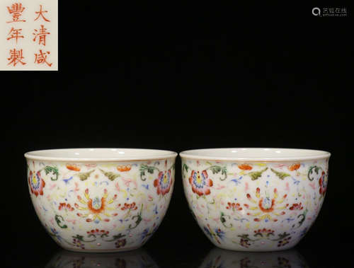 PAIR OF FAMILLE ROSE GLAZE FLORAL PATTERN CUPS