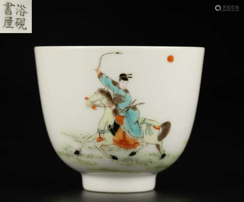 A WUCAI GLAZE CUP WITH FIGURE PATTERN