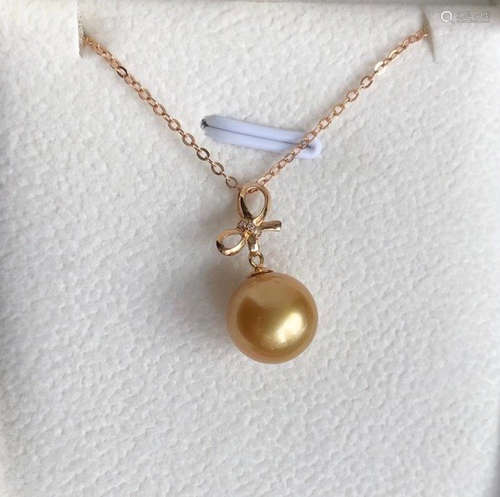 A 18K GOLD PEARL PENDANT