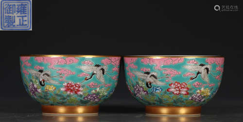 PAIR OF FAMILLE ROSE GLAZE CUP WITH CRANE PATTERN