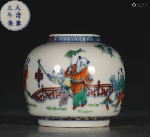 A DOUCAI GLAZE CHILD PATTERN JAR