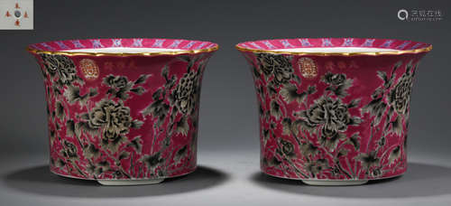 PAIR OF FAMILLE ROSE GLAZE FLOWER JAR