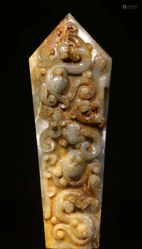 AN ANTIQUE JADE CARVED BEAST PATTERN PENDANT