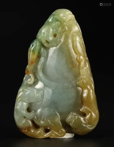 A JADEITE CARVED DRAGON PATTERN PENDANT