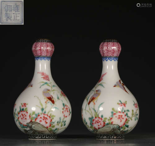 PAIR OF ENAMELED GLAZE VASE WITH FLOWER PATTERN