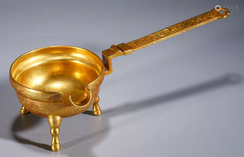 A GILT BRONZE CUP WITH FLOWER PATTERN