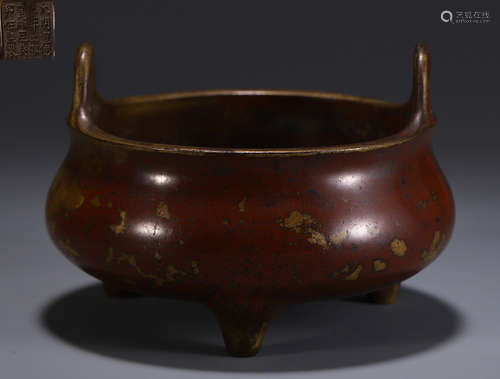 A COPPER TRIPOD DOUBLE EAR CENSER