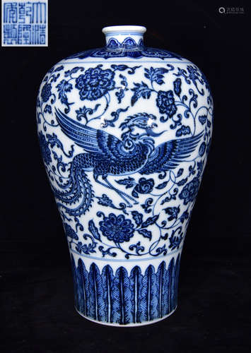 A BLUE&WHITE MEI VASE WITH AUSPICIOUS PATTERN