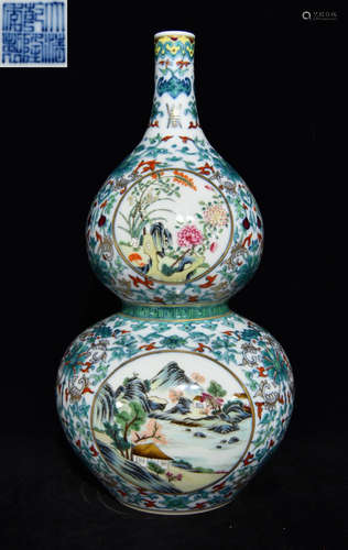 A DOUCAI GLAZE GOURD VASE WITH LANDSCAPE PATTERN