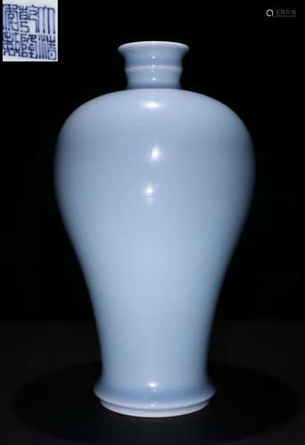 A BLUE GLAZE MEI VASE