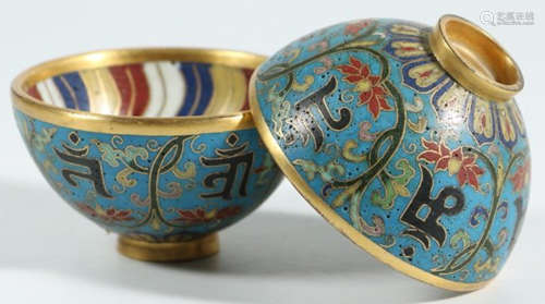 PAIR OF CLOISONNE BOWL WITH FLOWER PATTERN