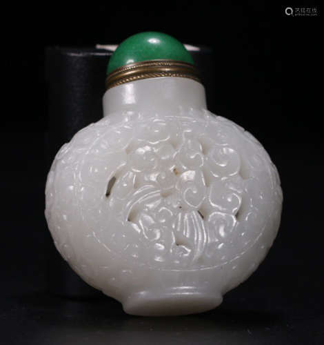 A HETIAN JADE SNUFF BOTTLE HOLLOW CARVED