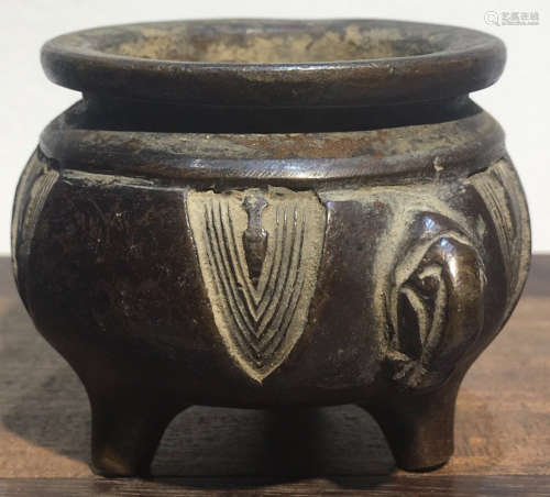 A COPPER CENSER CARVED WITH PATTERN