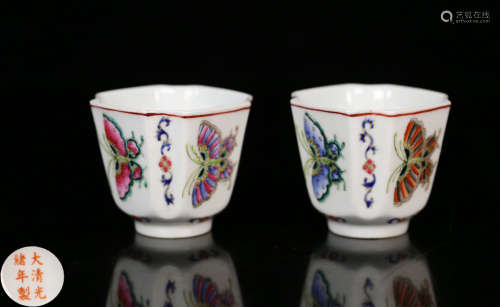 PAIR OF FAMILLE ROSE GLAZE CUP WITH BUTTERFLY PATTERN