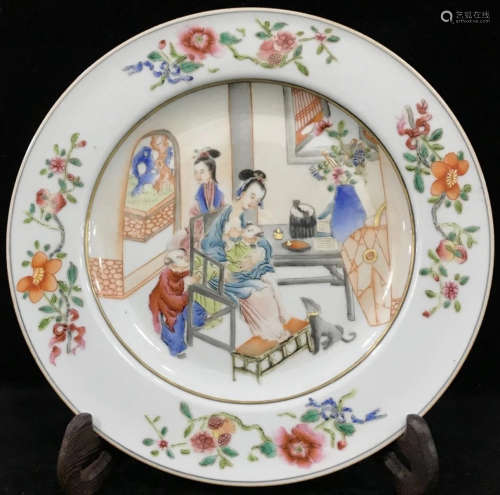 A FAMILLE ROSE GLAZE PLATE WITH STORY PATTERN