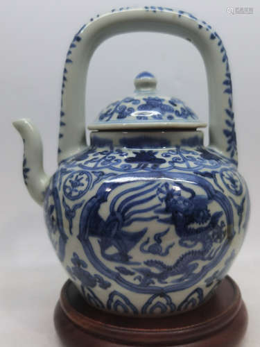 A BLUE&WHITE GLAZE TEA POT WITH DRAGON PATTERN