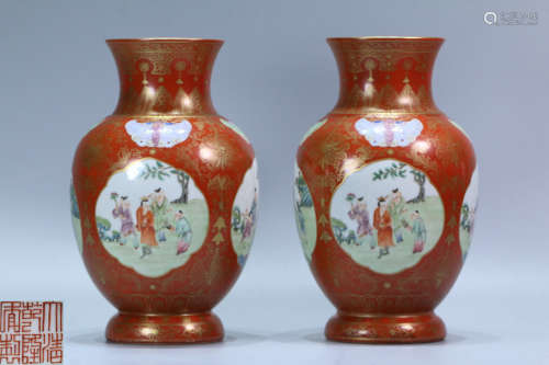 PAIR OF FAMILLE ROSE GLAZE VASE WITH STORY PATTERN