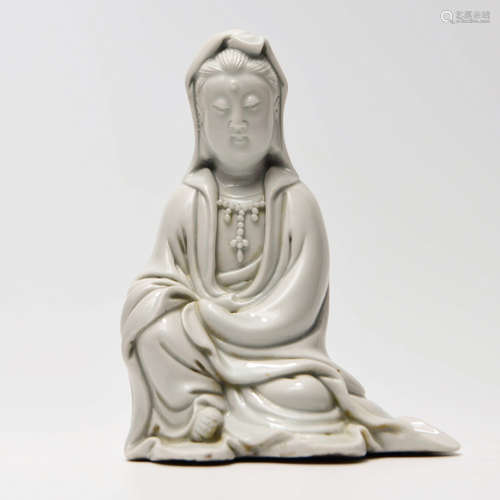 A Chinese Dehua Porcelain Guanyin Statue