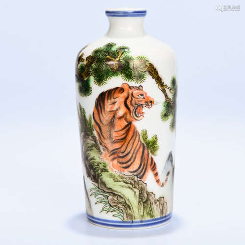 A Chinese Famille Rose Tiger Painted Porcelain Snuff Bottle