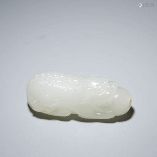 A Chinese Hetian Jade Carved Animal Shaped Snuff Bottle