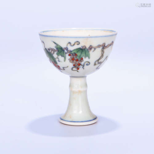 A Chinese Doucai Grape Pattern Porcelain Standing Cup