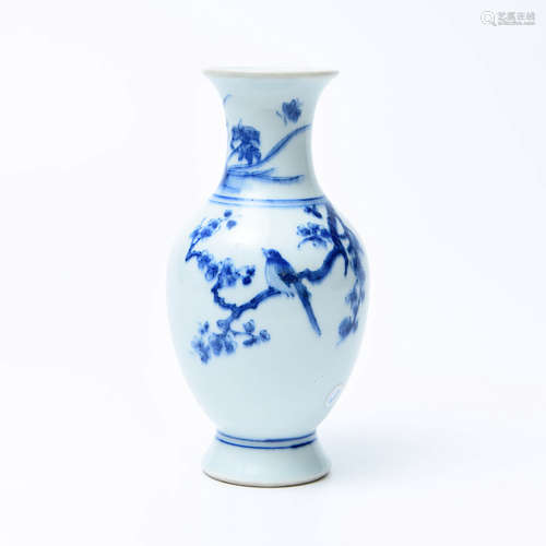 A Chinese Blue and White Flower&Bird Pattern Porcelain Vase