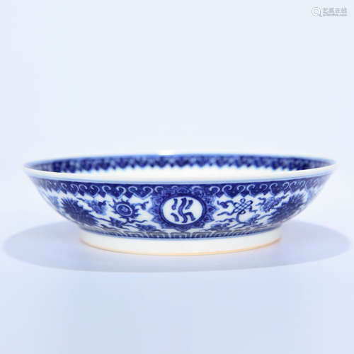 A Chinese Blue and White Floral Porcelain Plate