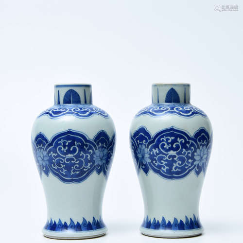 A Pair of Chinese Blue and White Floral Porcelain Vase