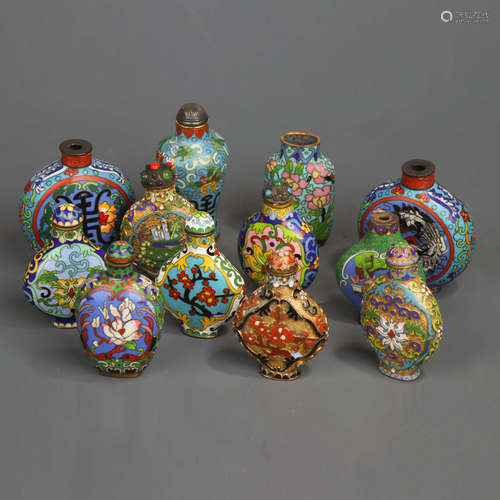 A Set of Chinese Gild Bronze Filigree Cloisonne Snuff Bottle