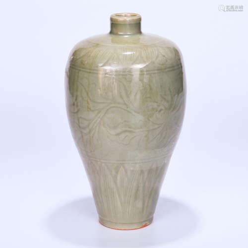 A Chinese Longquan Porcelain Plum Vase